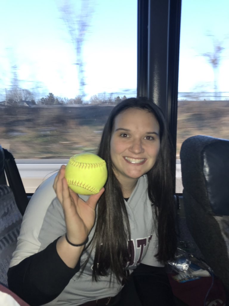 SC_SOFTBALL16's tweet photo. 🚨DINGER ALERT🚨
Shoutout to senior @blt151 for hitting a two-run homer! We got the dub at our first game of the season against Redland #17-6 #homerunseason https://t.co/DnOYlZvIMF