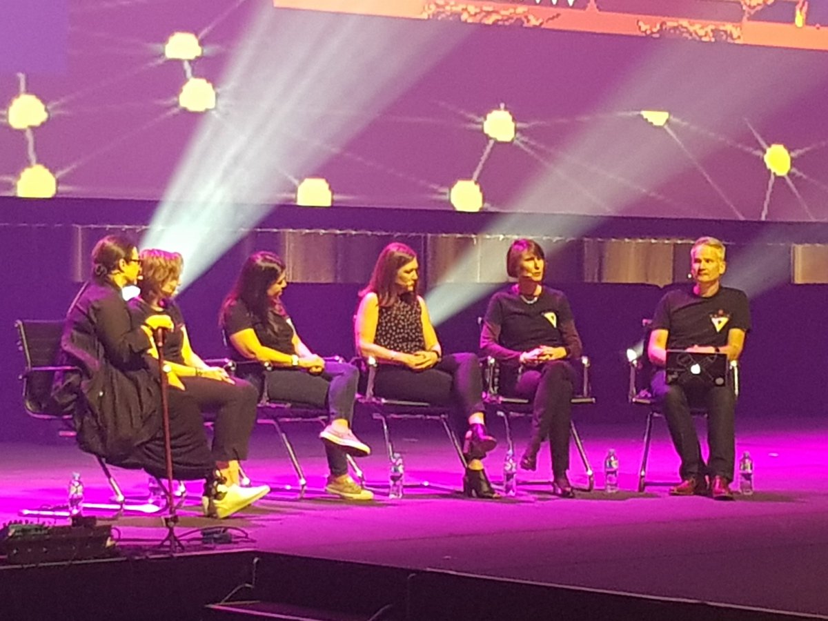 What a huge panel. So much emotion, such amazing and incredible stories. Loads to take home and learn from.

Thank you @LizCrowe2 @darakass @MADforpeace @laurakanerock @SocraticEM @EMManchester #feminem #SMACC