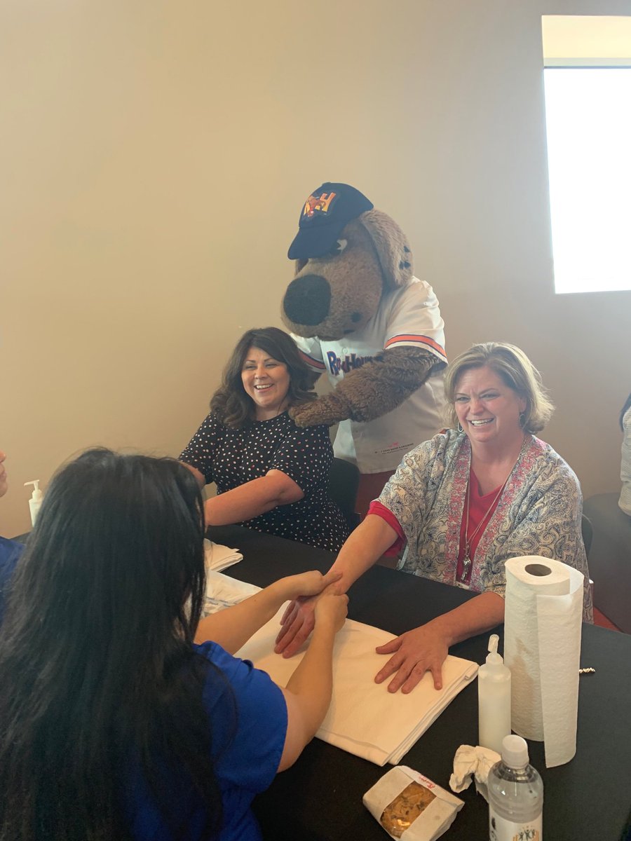 beatris_mata's tweet photo. “Having a great time!”
@wagnernoel_pac 
Thank you @CityofOdessa @tcmpub @misd @EctorCountyISD 

#ecisdappreciation https://t.co/ZeMDHZGcJB