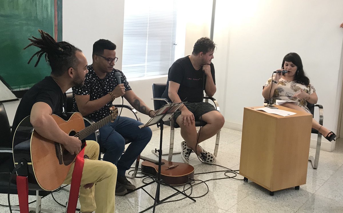 Lucianogomesms's tweet photo. Gravação do programa @barmpb “ao vivo”, na rádio @antena1rio. Homenagem aos artistas @ivanlinsoficial e @sandradesa. No ar todo domingo, às 22h, na Rádio Antena 1 Rio. #mpb #barmpb #cassianoandrade #brunogalvao #antena1rio #meufeeling #feeling #feelingmarketingmusical https://t.co/FxPfRGt4GO