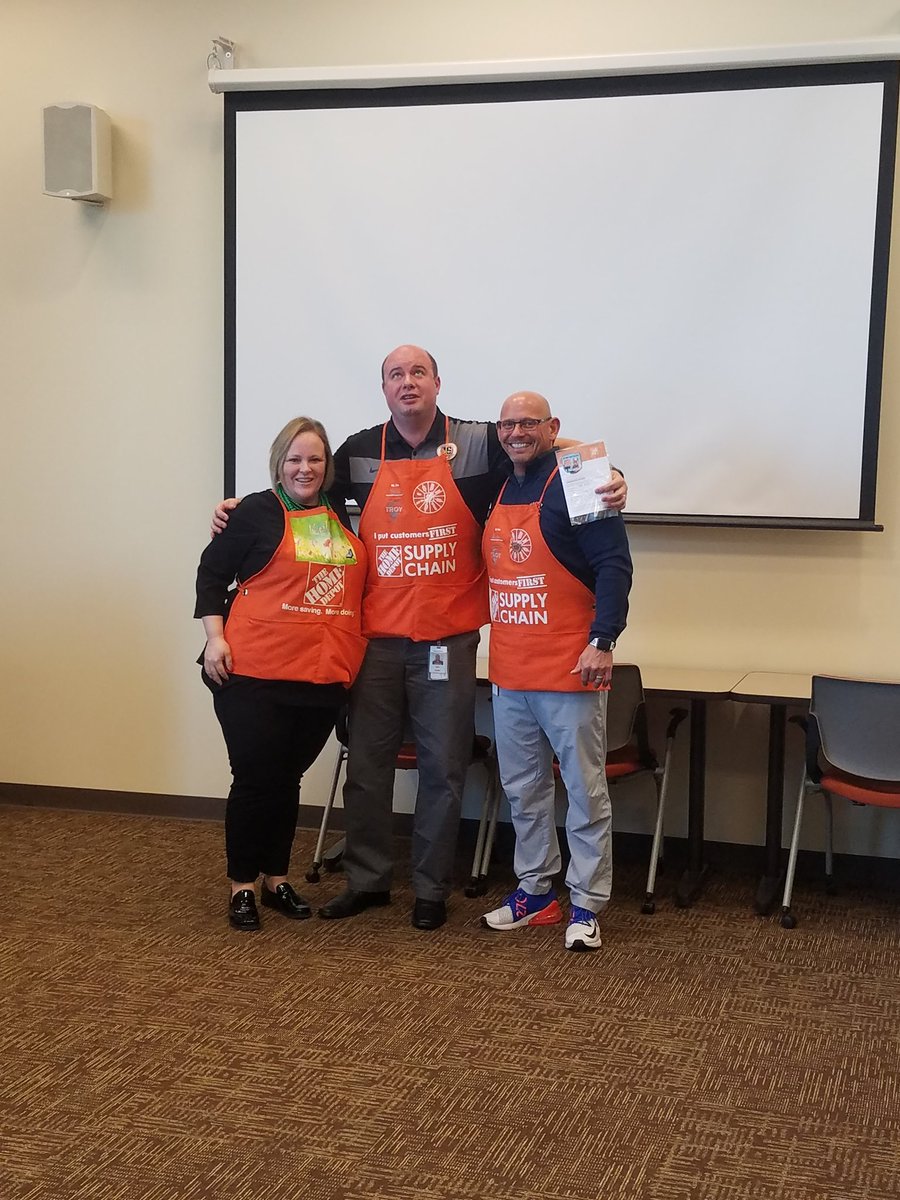 cgerdemann's tweet photo. Thank you @Mcgalec99 for recognizing well deserved associates and leaders today @TroyDFC6707!  #yourock #bleedingorange @HuntLance @Travis0703 @wjackblair @shannadl1 https://t.co/EKTXTjtqF1