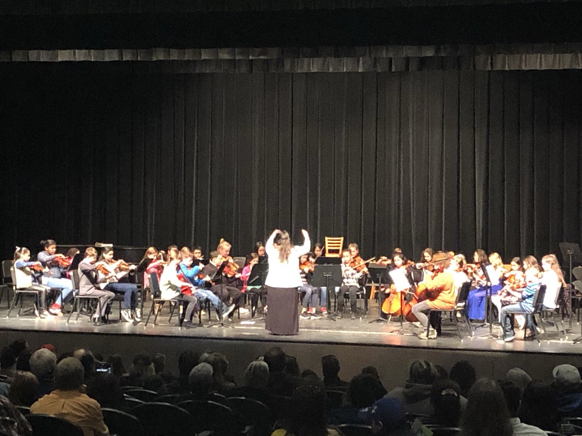 LibertySCCSD's tweet photo. Enjoying our Jr. Wolverine Orchestra students performing with all West feeder schools in a collaborative performance. #wearewest #sccsd https://t.co/ctTm51s3G9