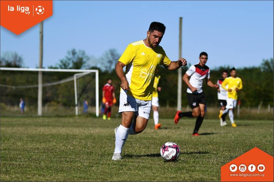 LaLigaUy's tweet photo. 📷 #GaleríaUy
🏆 Divisional B
📊 Torneo Apertura - Fecha 1 
➡️ https://t.co/DBdZgegF1v https://t.co/s9TPhrMK10
