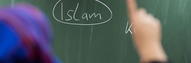 brightsblog's tweet photo. Relilehrer in NRW müssen Ditib-Mitgliedschaft nicht offenlegen: "Es ist demokratisches Recht" https://t.co/qFjOgz4kOT Es sei das "demokratische Recht" aller angestellten oder verbeamteten Lehrkräfte des Landes, #Relilehrer #DiTiB… https://t.co/67qzuUqM2H https://t.co/qFRTnfs4h4