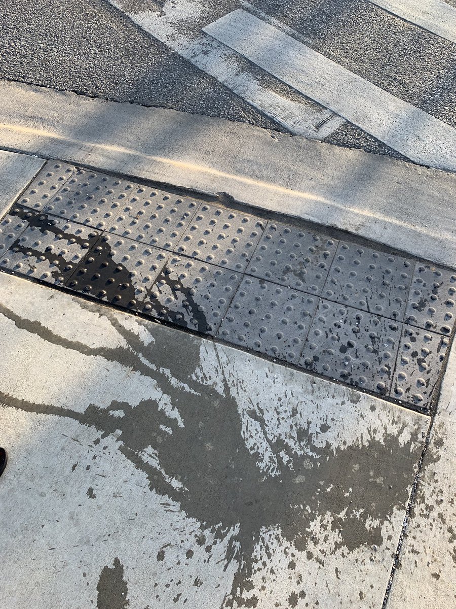 WilliamMotaz's tweet photo. Hey @UarkFountains I tragically spilled my water in front of the Phi Mu house. Know of any place close by where I can refill? I'm parched. https://t.co/e5dYwacly9