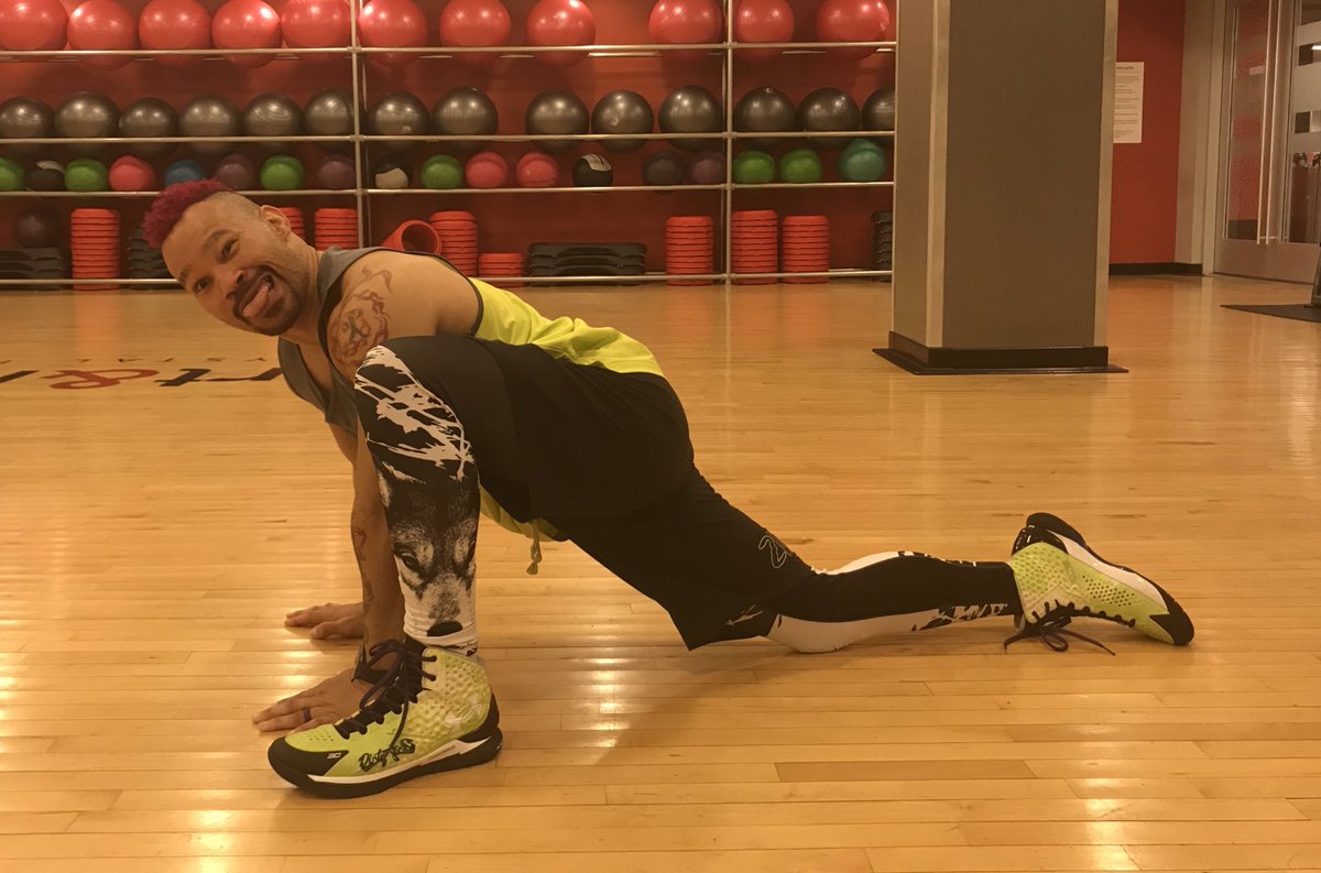 untouchable1_dm's tweet photo. Working on my Lizard Pose after Zumba!!! Needs more work I know, on it🦎 

#zumba #lizard #yoga #pose #needswork https://t.co/dgqmWrtCOb