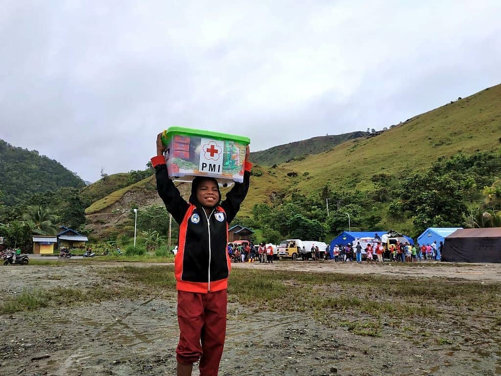 pmisurakarta's tweet photo. 131 paket kebutuhan keluarga telah didistribusikan #PMI untuk warga kampung Asei Kecil, Kecamatan #Sentani Timur, Kab. Jayapura yang terdampak #SentaniFlashFlood.
.
๐ท @palangmerah
.
#PMISiapBantu #pmisolo #donasipmi https://t.co/iuBzRPgcMp