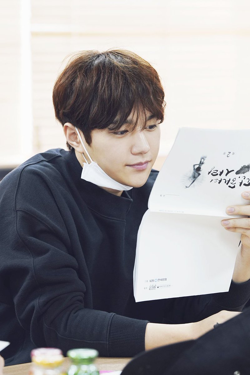 Official_IFNT's tweet photo. [#INFINITE] #김명수 #엘
천사 단을 연기한 배우 김명수의 변신!!
5월 첫방송까지 조금만 기다려 주세요!

#단_하나의_사랑 #대본리딩현장
#명수는_이미_천사라서_어렵지않겠다 🧚‍♂️ https://t.co/pN0YztItms