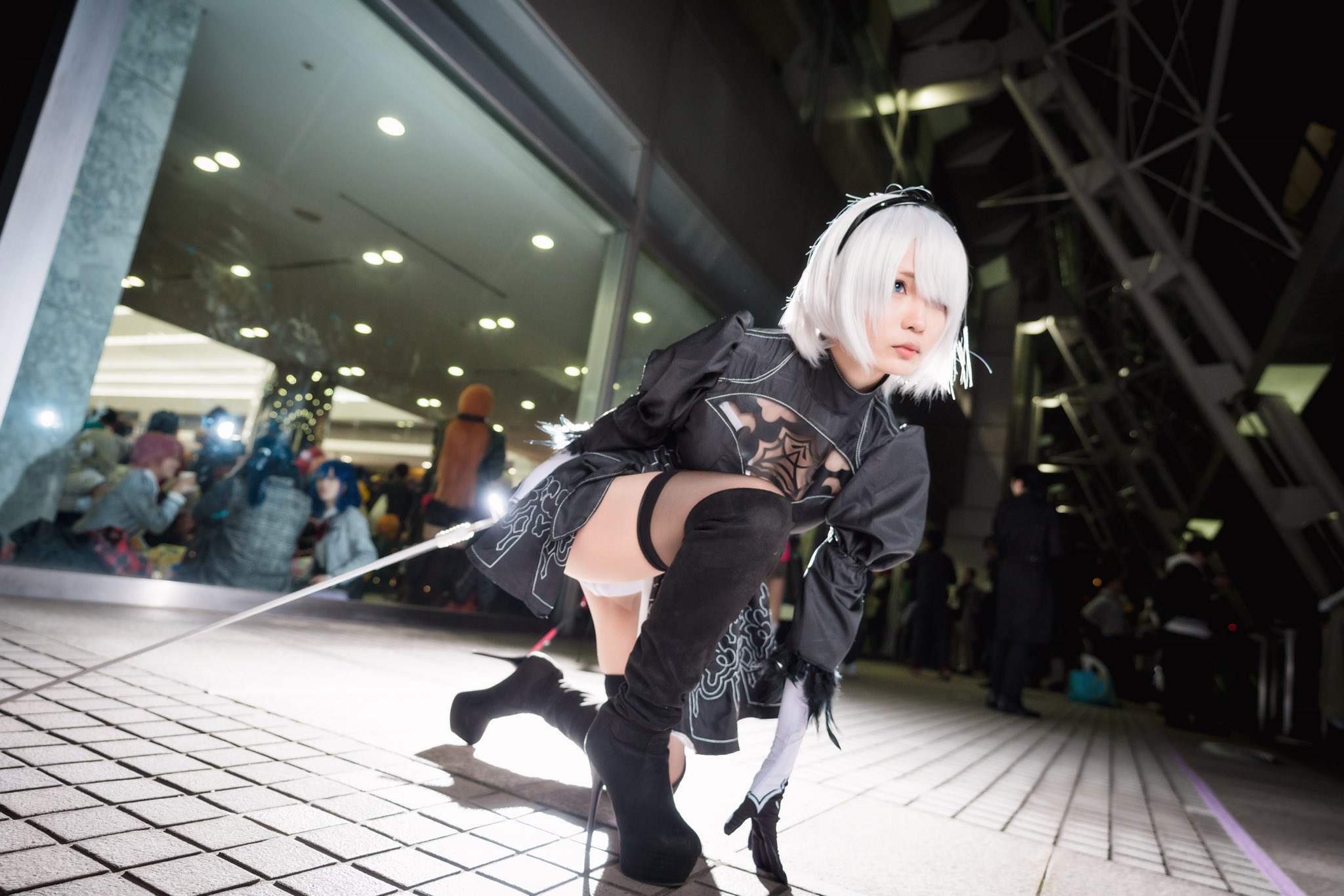 寒黙 ハンモ コミケととなコス 12 超広角レンズは画角が沙羅に広がる 景色を活かした躍動感のある写真が撮れる ただ 周辺が非常に歪む 特性を理解して使いこなさなさないと大変 上手く撮れれば天国 一歩間違えると地獄 Sony 12 24f4 16 35f2