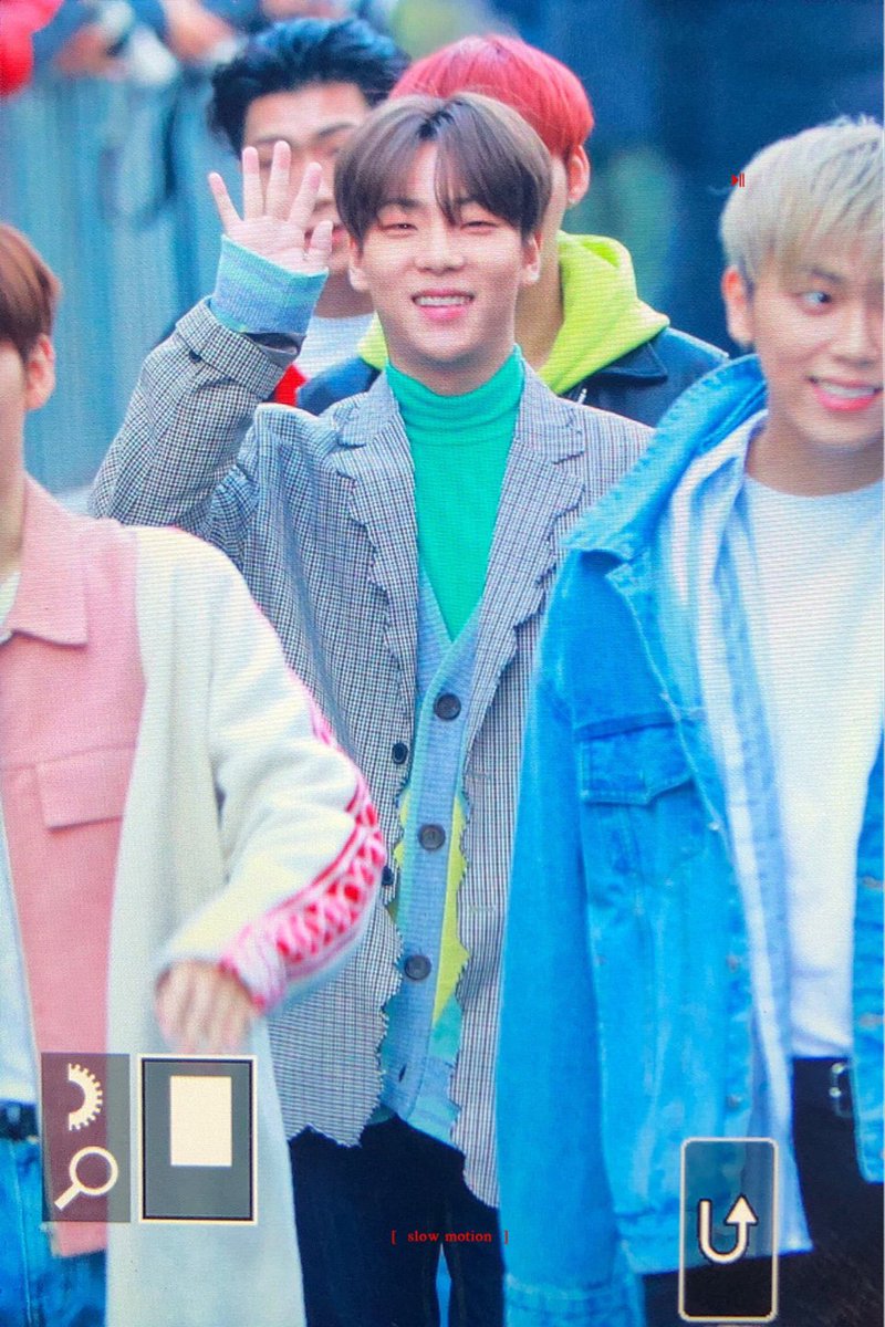 runds_official's tweet photo. '온앤오프 이션'님께서 
cutting check blazer를 착용해주셨습니다.✔️
-
#온앤오프 #ONF #ETION #이션 #런디에스 #runds https://t.co/OrZeWJZgRs