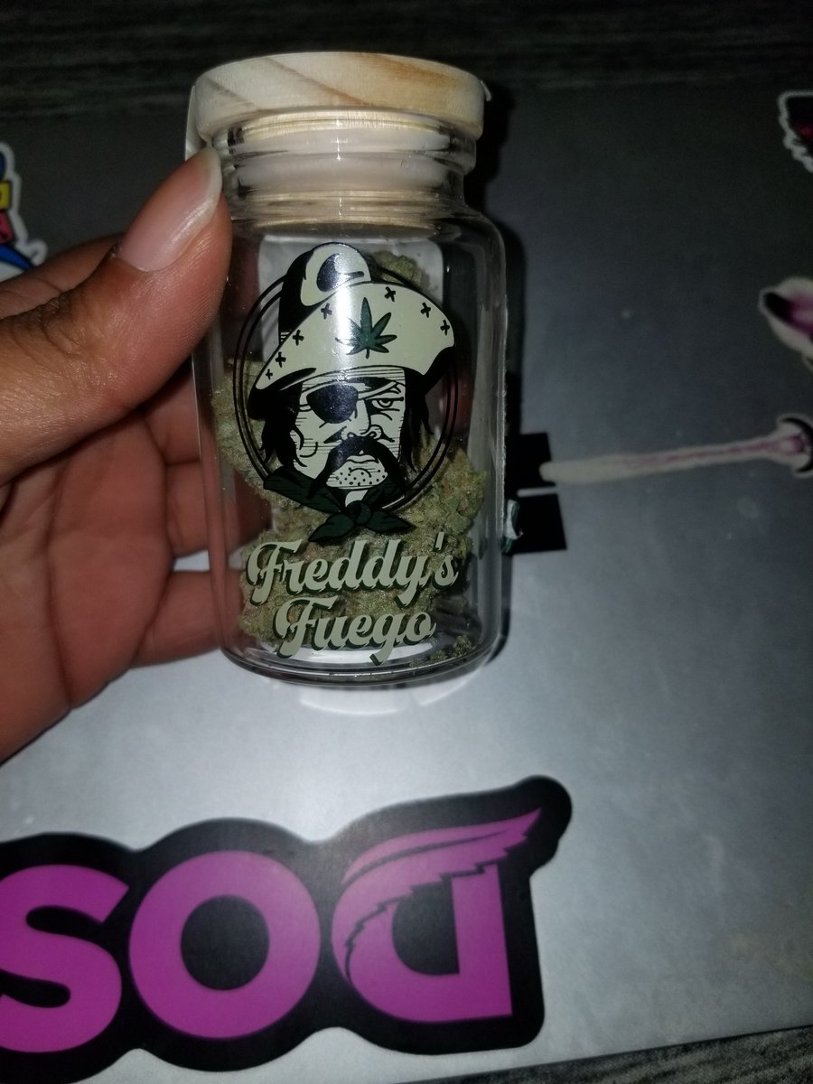 edibaking's tweet image. Smoking #freddysfuego , #gelato33, #weed #weed #seattle