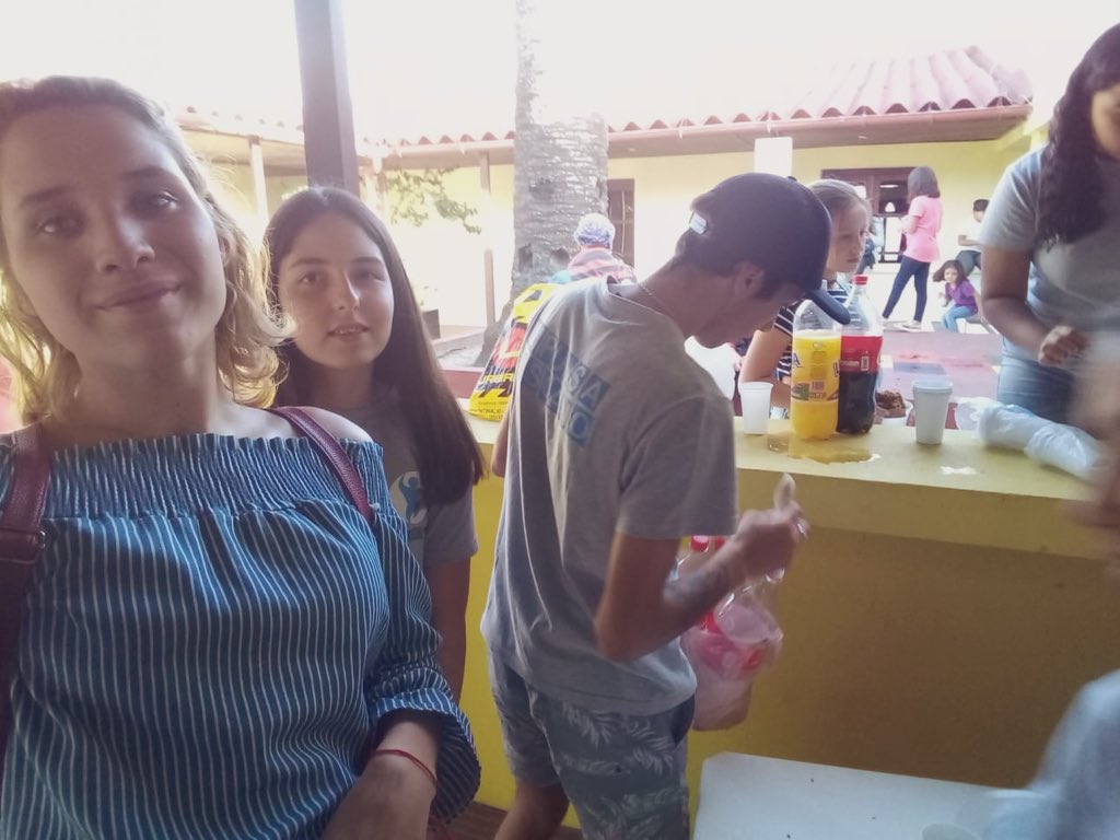 ImpulsaRocha's tweet photo. El pasado sábado 23 de marzo el grupo de jóvenes de Impulsa Lascano reanudó su clásico cine para los más chiquitos. 

#cineimpulsa https://t.co/Fm1S3nADfU