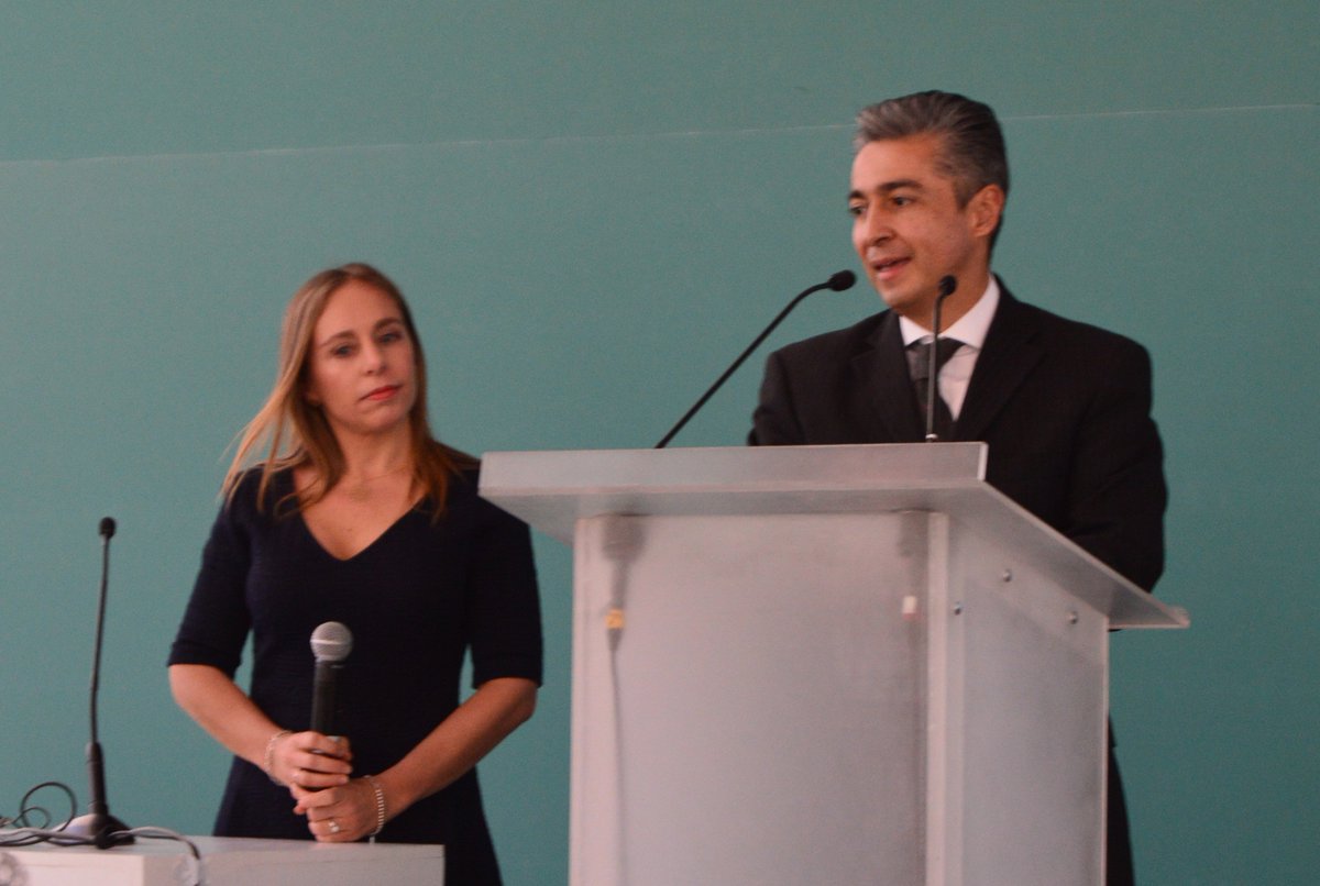 IMPI_Mexico's tweet photo. Nuria Segura, empresaria @Bonapelle, compartió al Director General #IMPI su experiencia al recibir el título de su marca en la mitad del tiempo que la vez anterior, gracias a las notificaciones electrónicas vía Gaceta. @SE_mx #CreatividadparaelBienestar https://t.co/rv4iusOTtu https://t.co/sWg1EO0gkM