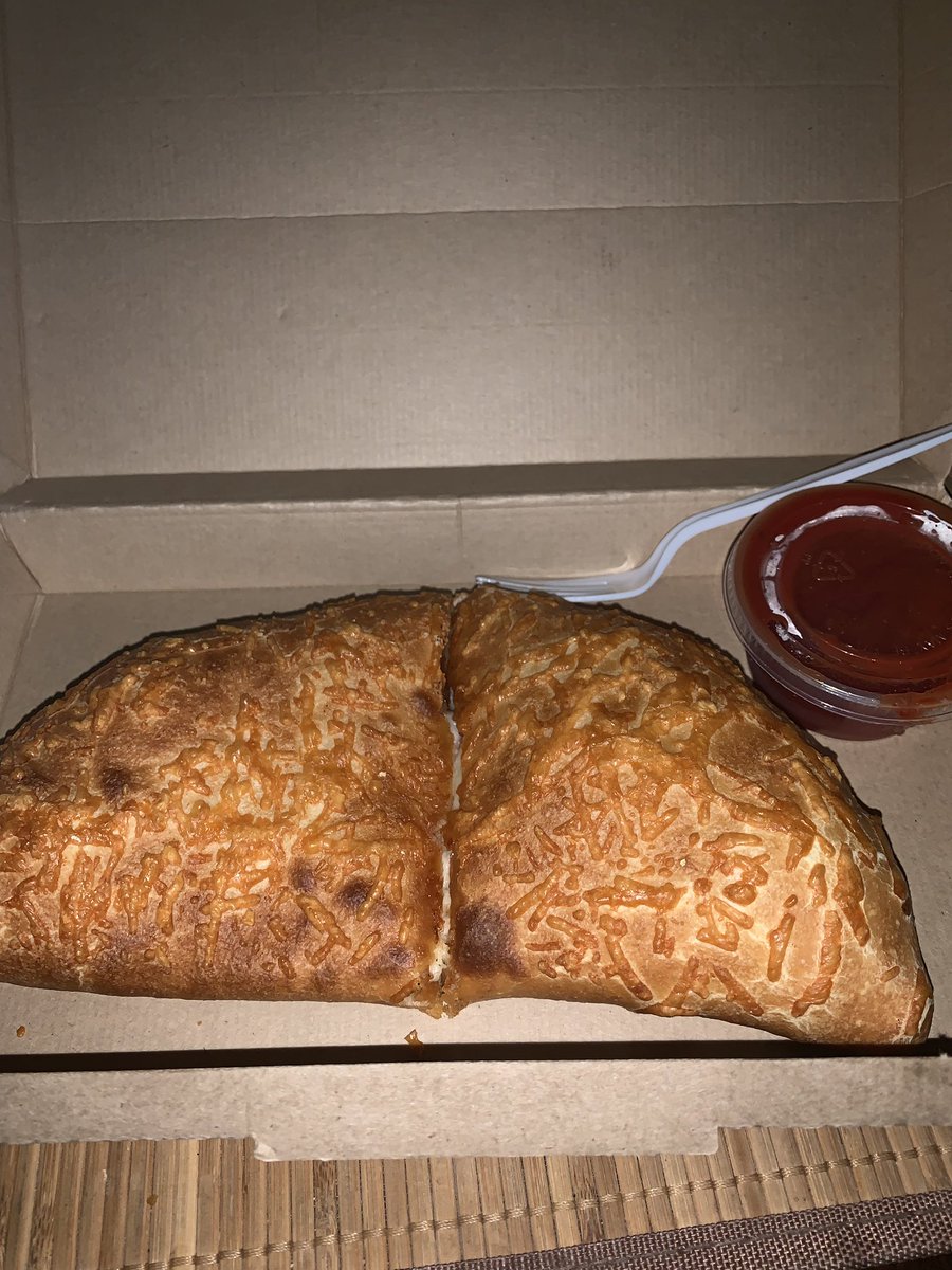 cindyb_1988's tweet image. @pizzahut let’s see what the fuss is all about #Pzone