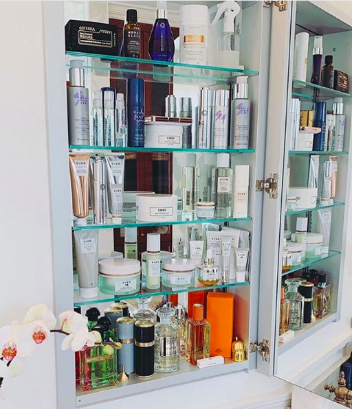 EVERskincare's tweet photo. Raise your hand if you wished your #shelfie looked like this! 🙋🏽‍♀️🙋🏼‍♂️We’re feeling serious skincare envy over this beauty collection. Tap to shop some of our favs! Photo via your_mane_man https://t.co/i4WZDWHrPc