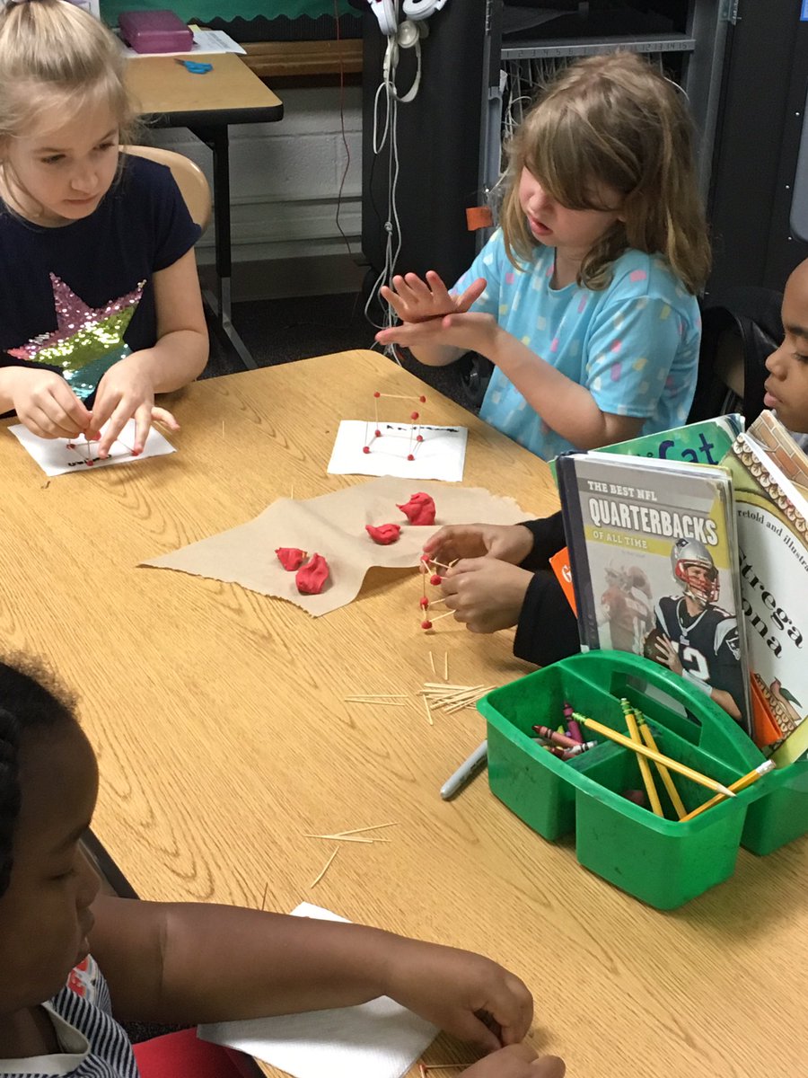 Shapes!!! Students were hard at work and so focused. <a href="/ConnMagnet/">Conn Magnet Elementary</a> @pilarlasala1