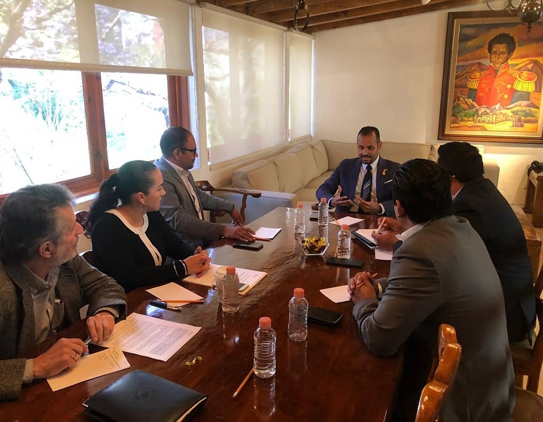 INGE_OPD's tweet photo. Se llevó a cabo en @RepGroCDMX  la  reunión para afinar los detalles  del Festival Regional Guerrero en @solosanborns. El Mtro. René Juárez Albarrán, el Lic. Juan Bernardo Campos Zubillaga y parte de sus equipos de trabajo. Convenio Sanborns - Guerrero -  INGE https://t.co/vmJVwAPDDf