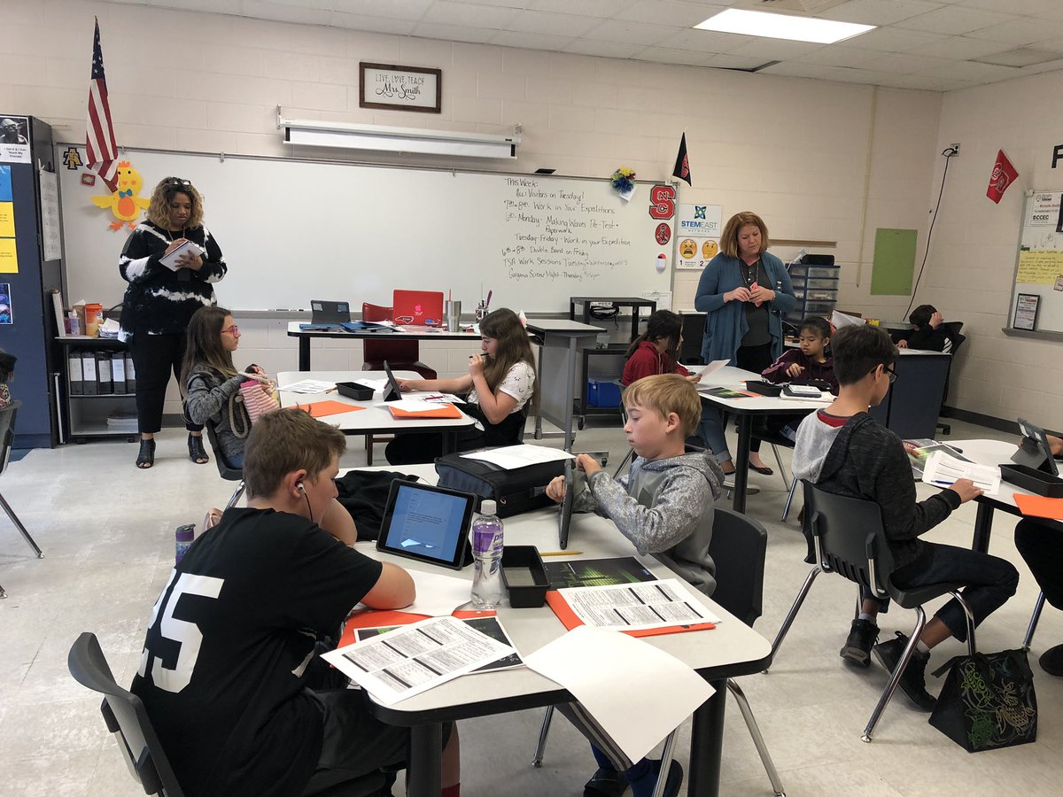DiggsTosha's tweet photo. Collaborative & informative meeting today as @PenderCoSchools administrators and teachers visited Michelle Smith’s #STEMEAST classroom @TuckerCreekMS @CravenCoSchools today! Thanks Ms. Smith for always being so helpful and willing to share! https://t.co/TCsl19BkZ9