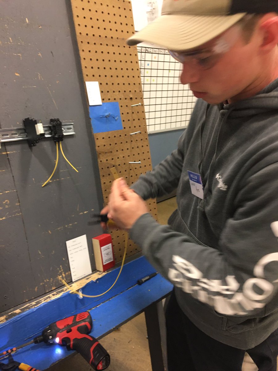 Michael39559018's tweet photo. Would like to give a big thanks to @VAEducatorCMJ  and @KarenLe34872744 for making job shadow day possible for us, also I would like to thank @DRC_Controls  for having us there today https://t.co/LRVn9Y4FdP