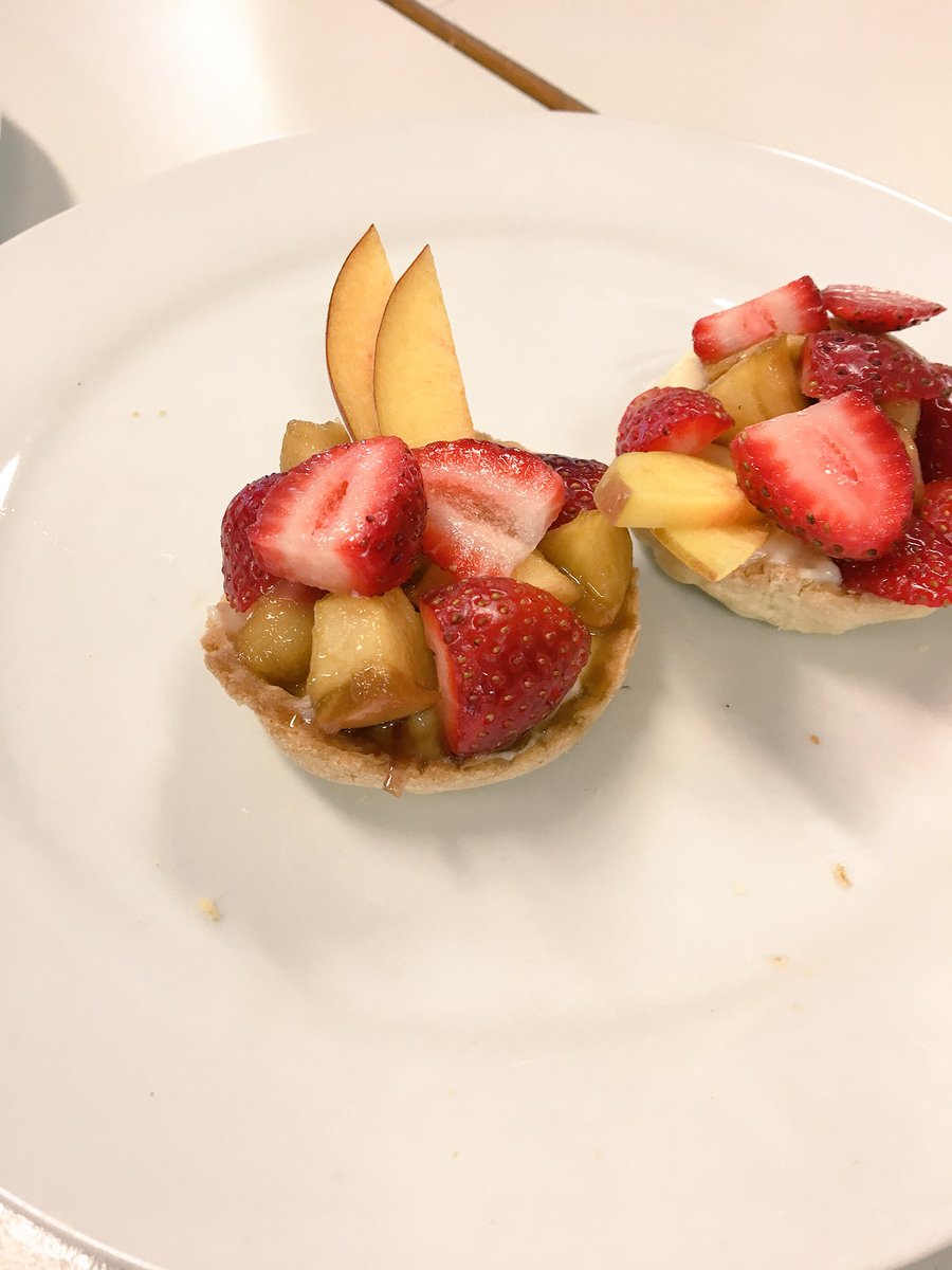 SakgIlsg's tweet photo. Enjoying our very colourful strawberry and peach custard tart- all made without a recipe! @SakgIlsg @SAKGF @ImmanuelGawler #howgreatisthat #masterchef https://t.co/ddeOdzcLnB