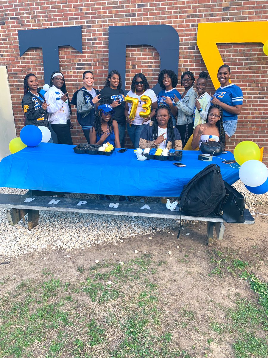 BetaPhiTBS's tweet photo. 🎊💙Happy Founders Day💛🎊 https://t.co/aeqGxbXDQA