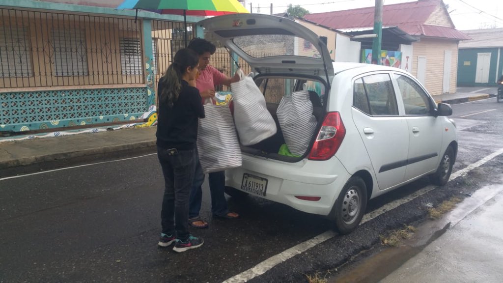 SDLCResiliente's tweet photo. ¡Santiago es Santiago!
A pesar de la lluvia, #SantiagoRecicla excelente martes para el reciclaje en el #PuntoVerdeDidáctico de @AlcaldiadeStgo en #LosPepines 

#SantiagoReciclaConElCorazón https://t.co/rRReiDszjs