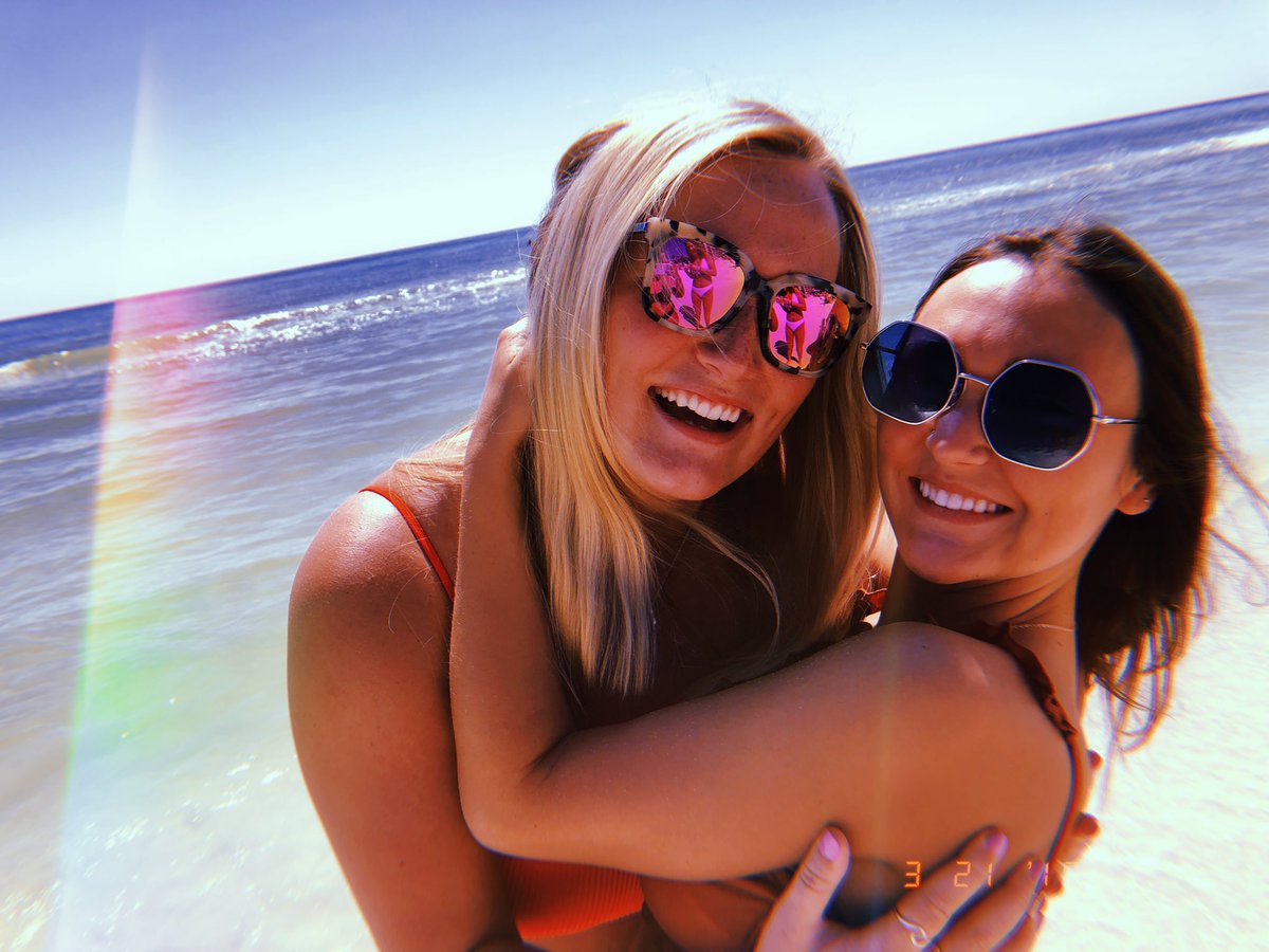 Sarahliz1234's tweet photo. Sitting here stressing over a test I have on Thursday, just wishing I was back on the beach with my best gals with no worries 🌞 https://t.co/0toGfMXi2A