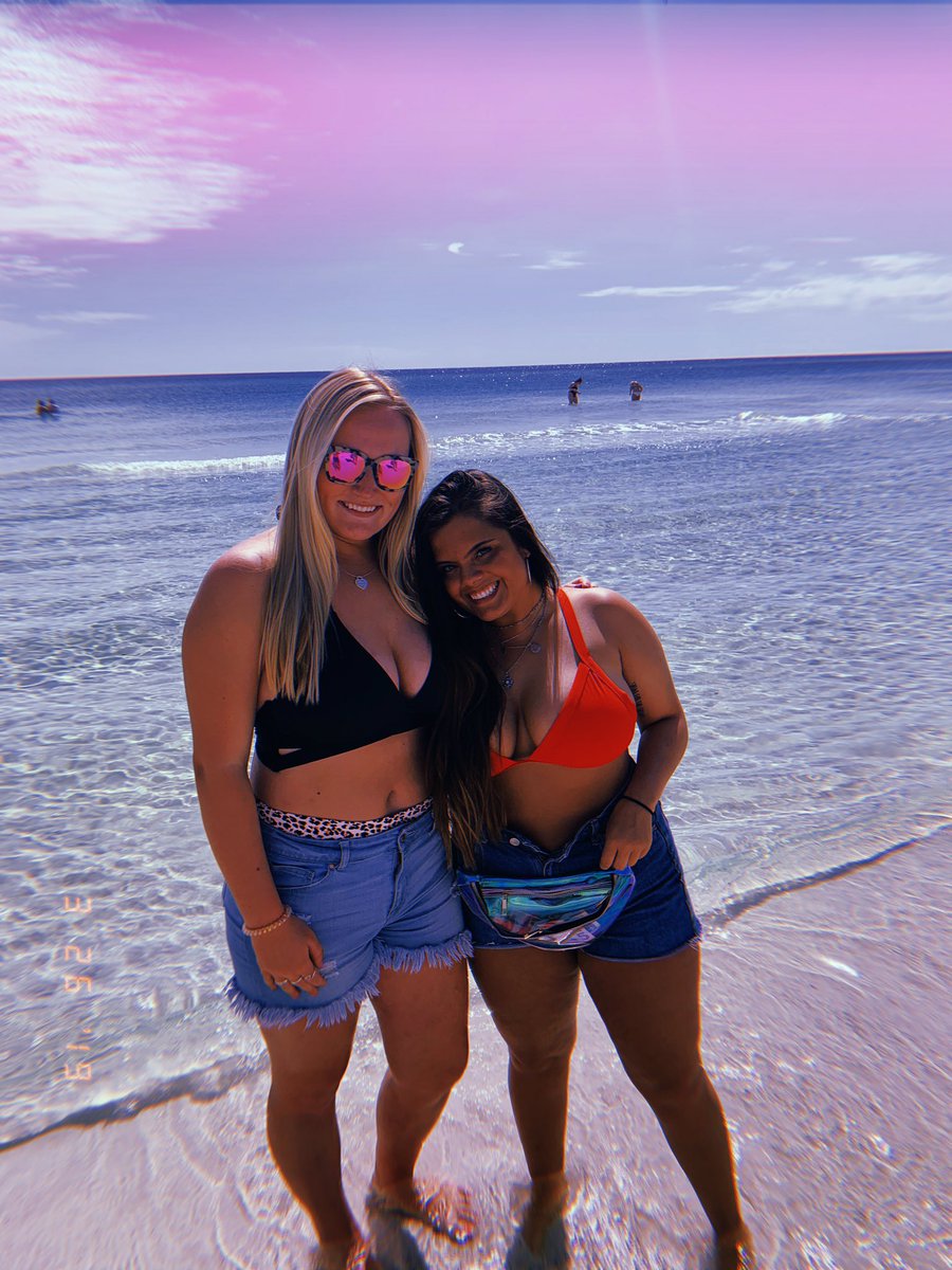 Sarahliz1234's tweet photo. Sitting here stressing over a test I have on Thursday, just wishing I was back on the beach with my best gals with no worries 🌞 https://t.co/0toGfMXi2A
