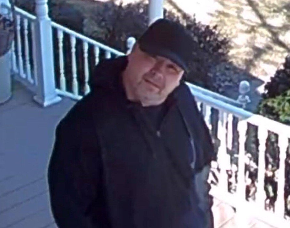 wxyzdetroit's tweet image. Police would like some help locating these two suspects for questioning in an Erie Township home invasion. 

The two are believed to live in the Toledo, Ohio area. 

More info: wxyz.com/news/deputies-…