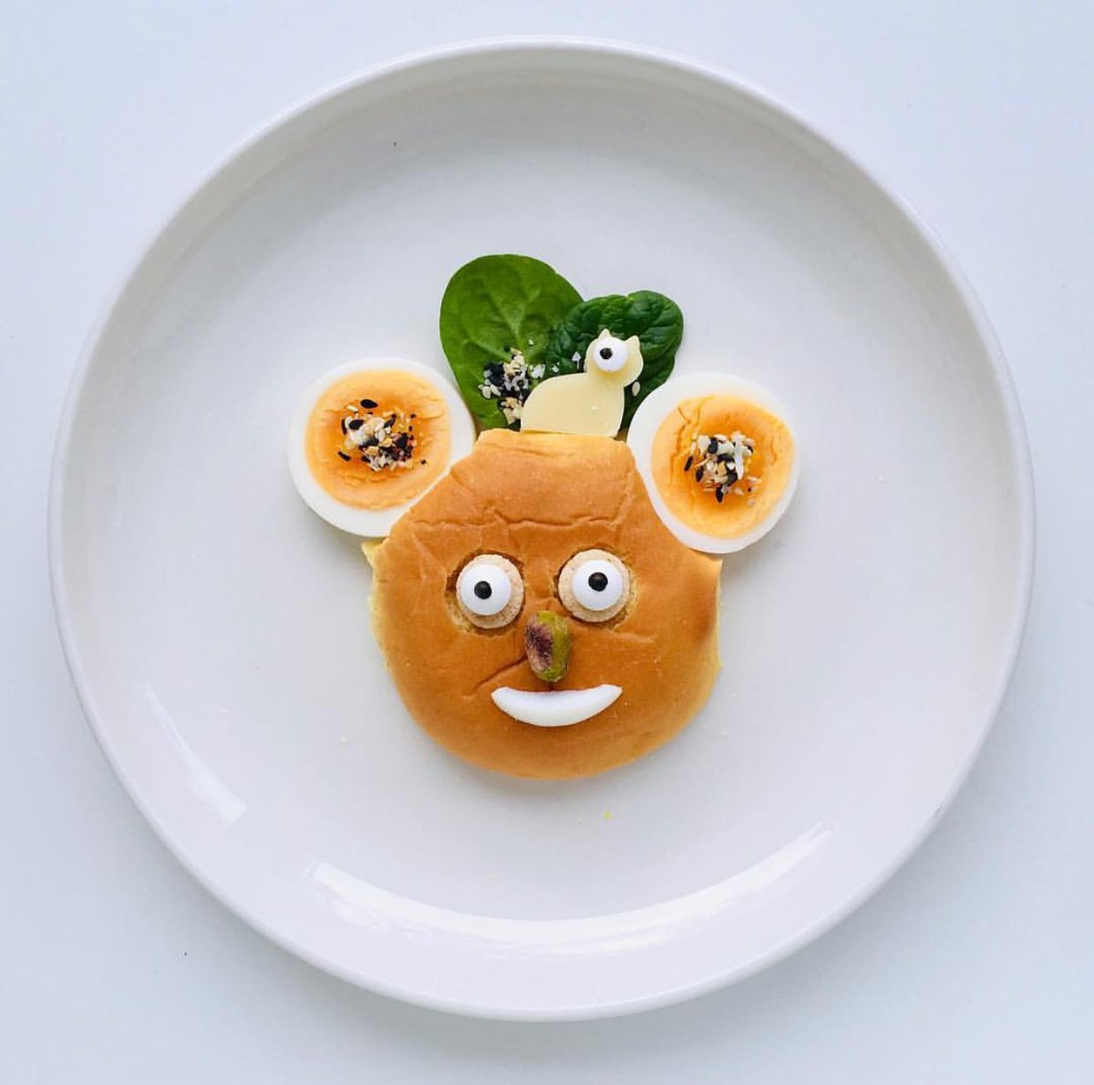 HeyPeckish's tweet photo. Playing with your food is encouraged, especially when the outcome is this cute! 
Pancake 🐨 by @papamakesbreakfast https://t.co/Na0kJUUYIf