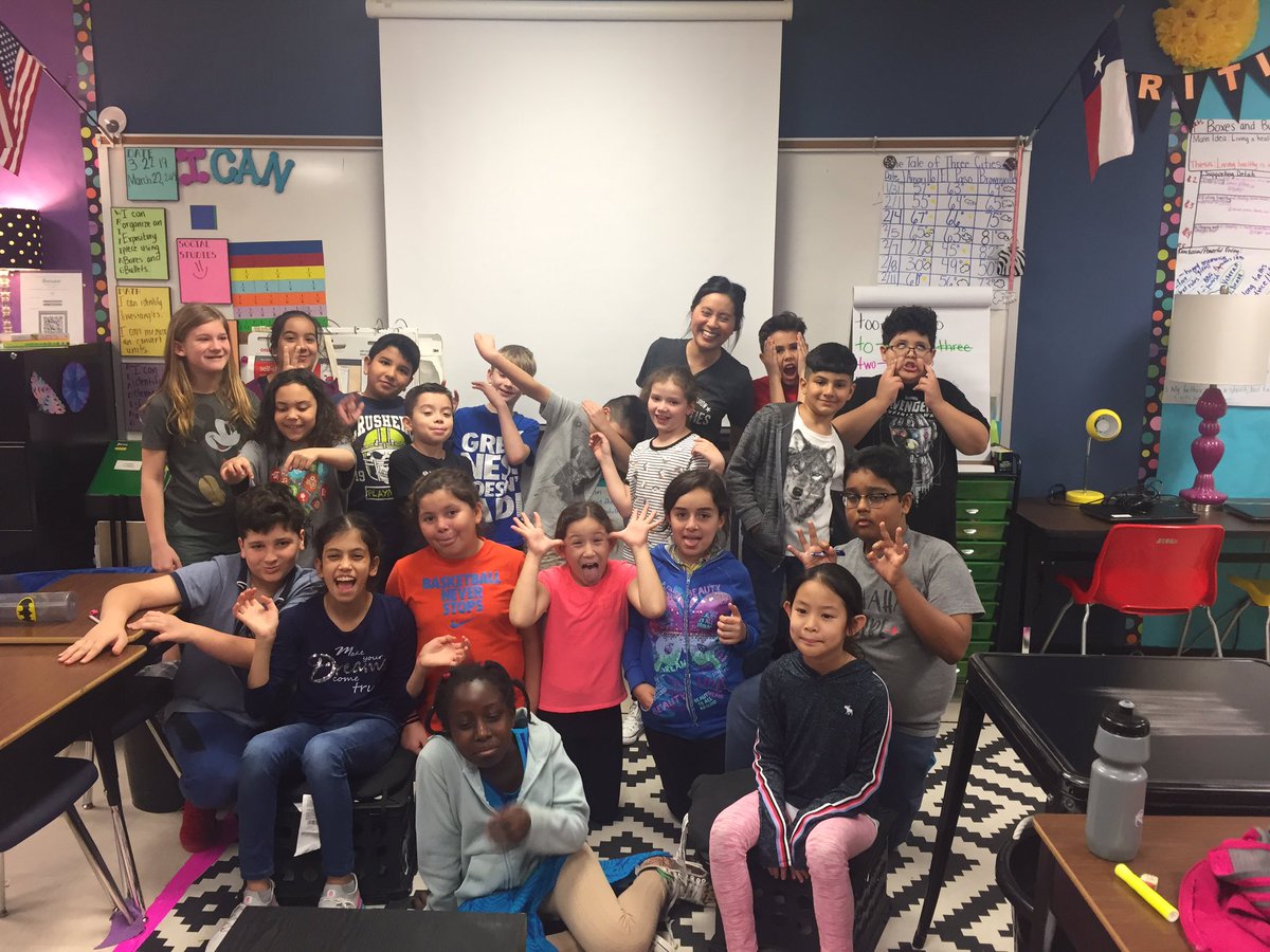 jenjouini's tweet photo. We had an amazing time conducting a lab with a “REAL Life Scientist”! Thank you Vi Dougherty 👩🏽‍🔬 https://t.co/veEPl6SGmB