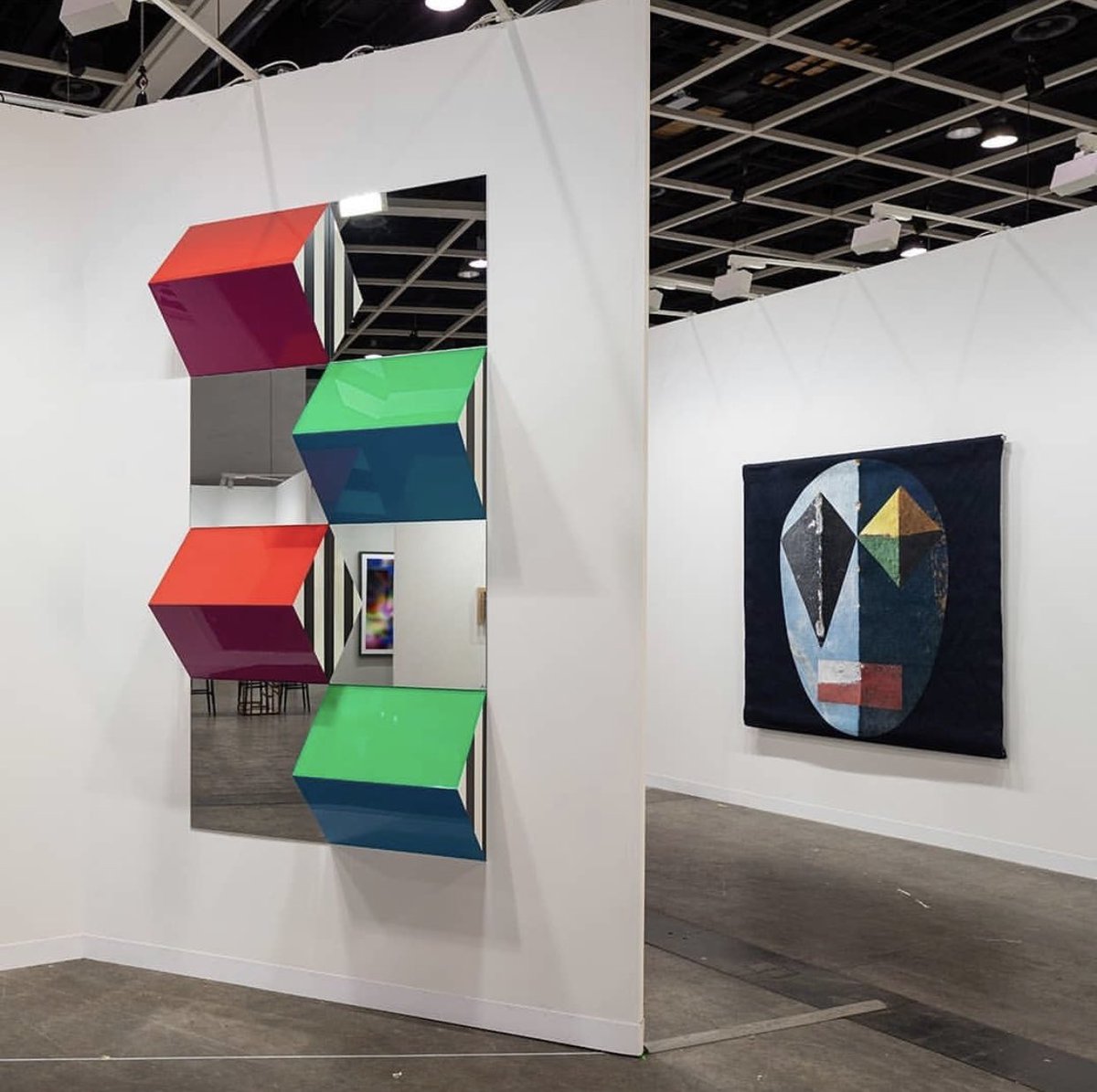 alexarrechea's tweet photo. Galeria Nara Roesler at Art Basel Hong Kong! Visit us at booth 1B15 #heliooiticica #danielburen #julioleparc #vikmuniz #arturlescher #alexandrearrechea #marcomaggi #abrahampalatnik #tomieohtake #galerianararoesler #artbaselhk #booth1B15 #gnrartists https://t.co/1kcYWBnS6N