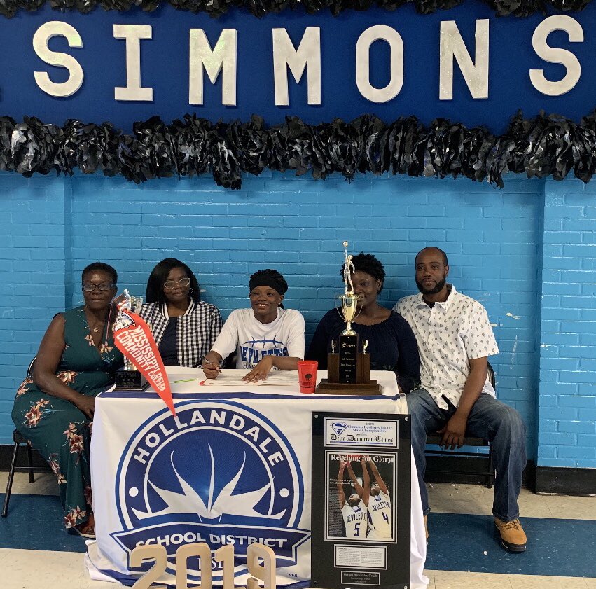 Very blessed to have Ja Lelia Gadison, a 5’4 Guard from Simmons High School join our Lady Trojan Basketball program!!