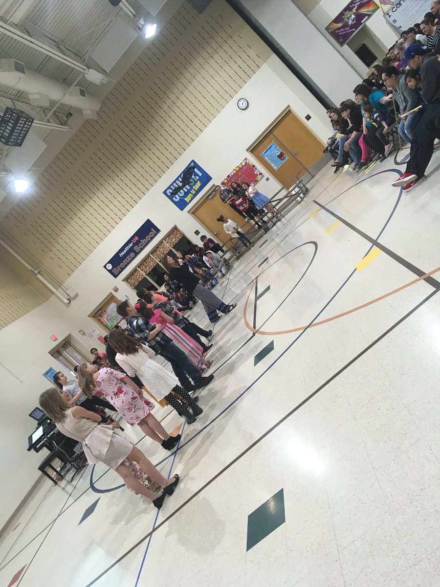 MrsStauffer307's tweet photo. They looked and sounded great! Way to go 4Th graders! @sunseteagles305 @Lrohrermusic #why305 https://t.co/rWN51QrQmk