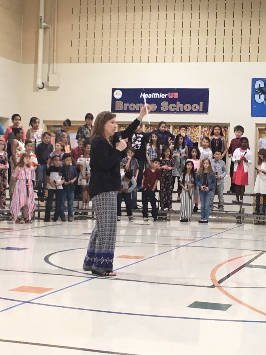 MrsStauffer307's tweet photo. They looked and sounded great! Way to go 4Th graders! @sunseteagles305 @Lrohrermusic #why305 https://t.co/rWN51QrQmk