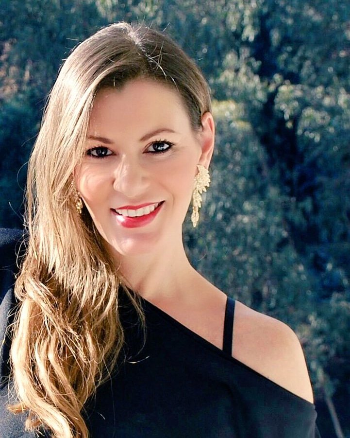 JanineBergoeing's tweet photo. Buenas noches a todos... #maximachile 👗@janinebergoeing https://t.co/vRs8yhaKmj