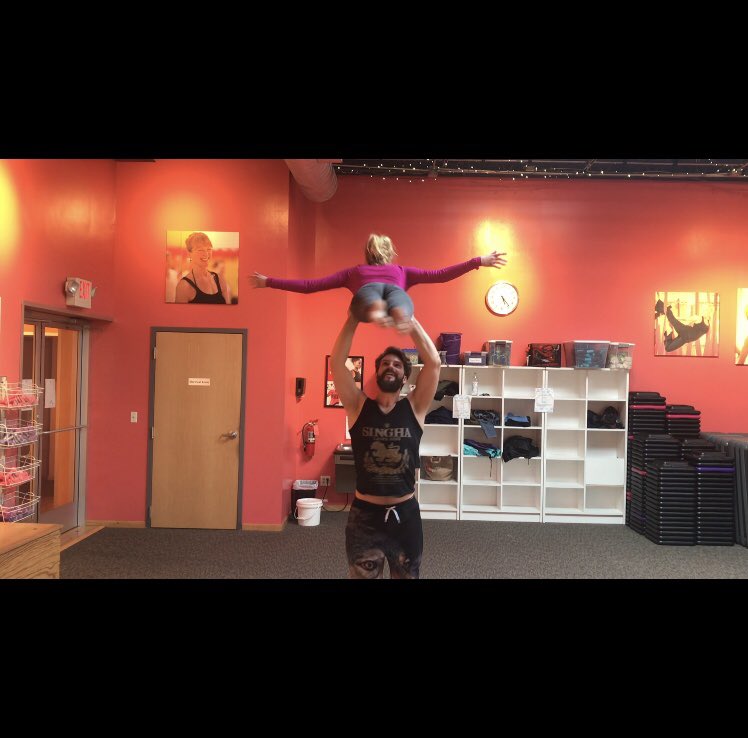 AstronautAbby's tweet photo. “Nobody puts Baby in a corner!” Look, I learned the iconic @DirtyDancingMov lift!
And much like ‘Baby’ (portrayed by @JenniferGrey) I refuse to be put in a corner. Ever.
(Fun #acro #partneracro #acroyoga #handbalancing event at @studiotimeout 🤸♀️) #dance #GirlBoss https://t.co/ZqZ5HRx5Nv