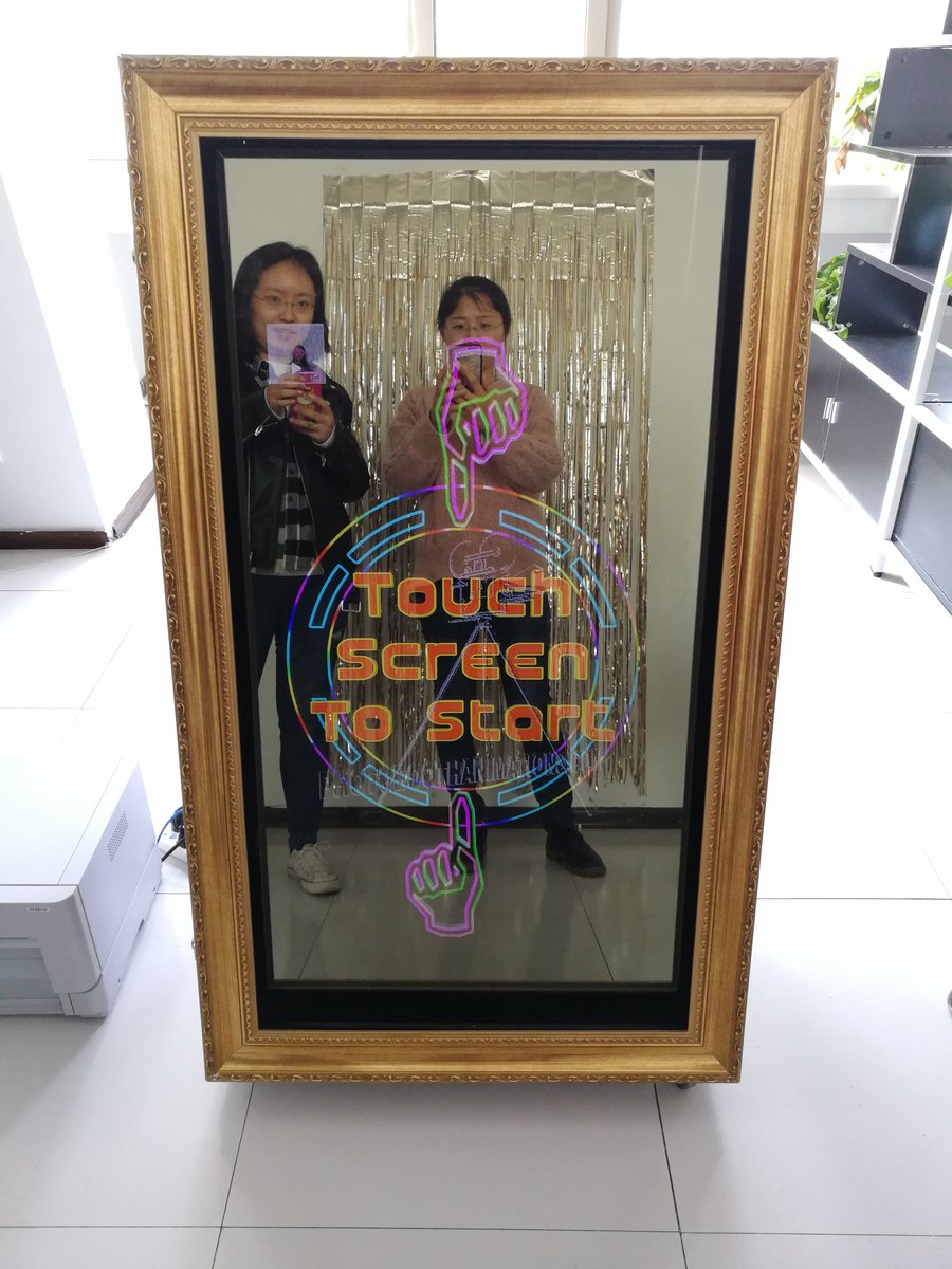 MirrorPhotoBoo2's tweet image. So Happy time !
With Mirror Photo Booth