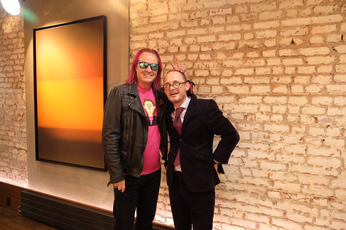 JohnLegere's tweet image. Thank you @Martialvivot for the amazing job dying my hair the perfect shade of #magenta.... and for helping me fulfill my promise to all those who donated to @DanaFarber for my #MatchtoConquerCancer fundraiser!