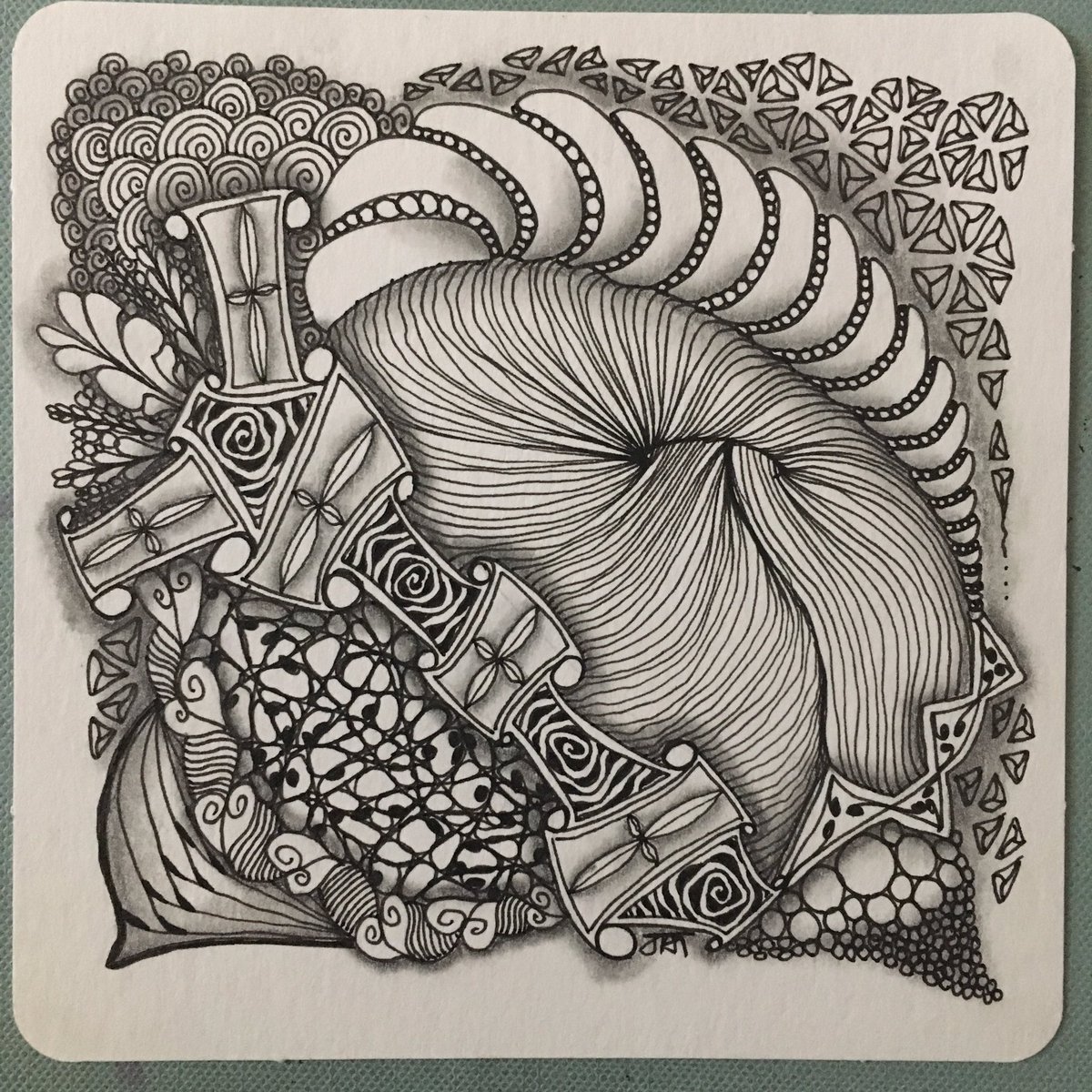 deaconessjen's tweet photo. “Not just a pretty face”
#Zentangle Apprentice tile
Featured tangles are #scena, #molygon, and #crazyhuggins https://t.co/abGLWoBtgf