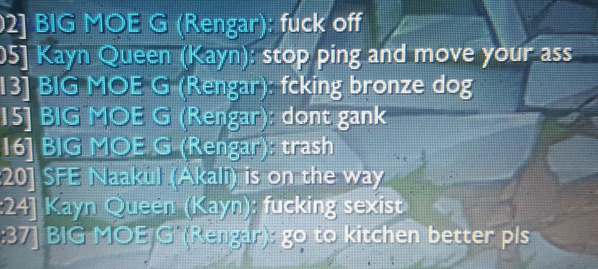 El acoso a las mujeres en el mundo de los videojuegos aun es real, y no tenemos porque seguir sufriendo este tipo de comentarios.
Solo queremos jugar y disfrutar, y encontrarse esto, da pena.
Esta es una partida de hace mins. Ya no quiero jugar mas.
Se me han quitado las ganas.