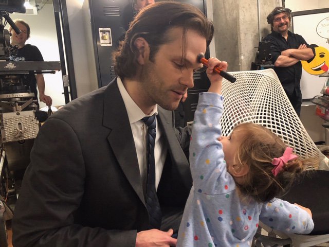 That’s a #Season14 #Supernatural wrap for Sam Winchester. Had a little extra make-up help from my baby girl today. If only she knew that SHE'S probably the reason for my wrinkles! 🤣 As I enter my final hiatus, I feel incredible gratitude for my #SPNFamily. See ya'll soon.