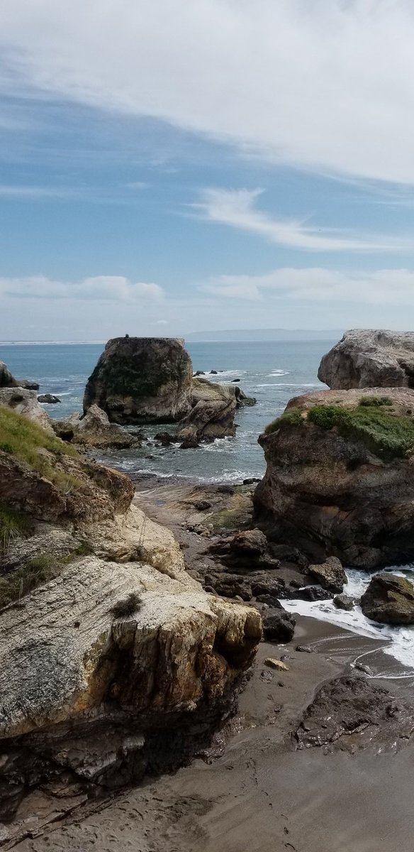 ReEntertain's tweet photo. Dinosaur Cave https://t.co/b3qzIpNMX2