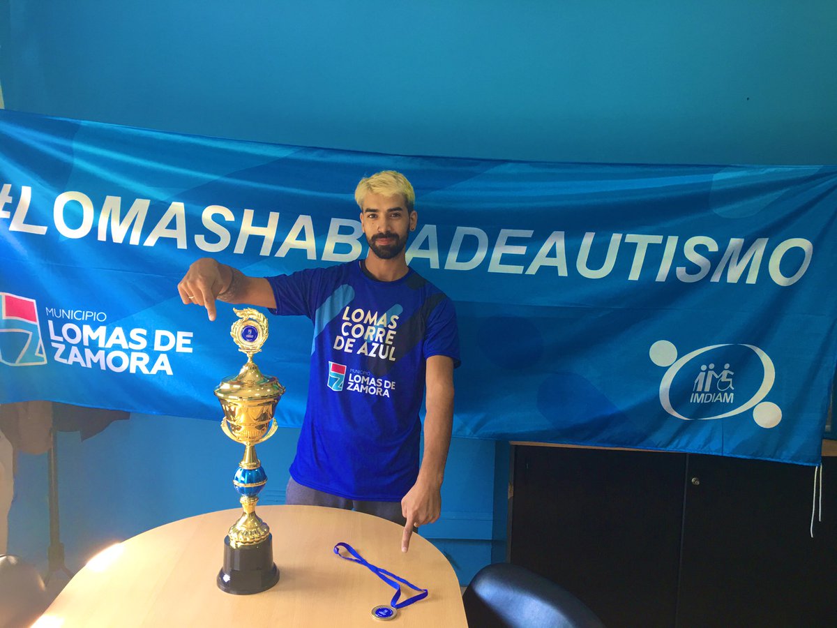 mariecarusso's tweet photo. Todo listo para el 2 de abril, día internacional del autismo.
#lomascorredeazul 🏃‍♀️🏃‍♀️
#Hablemosdeautismo 💙💙 https://t.co/8tEvq89Hqv