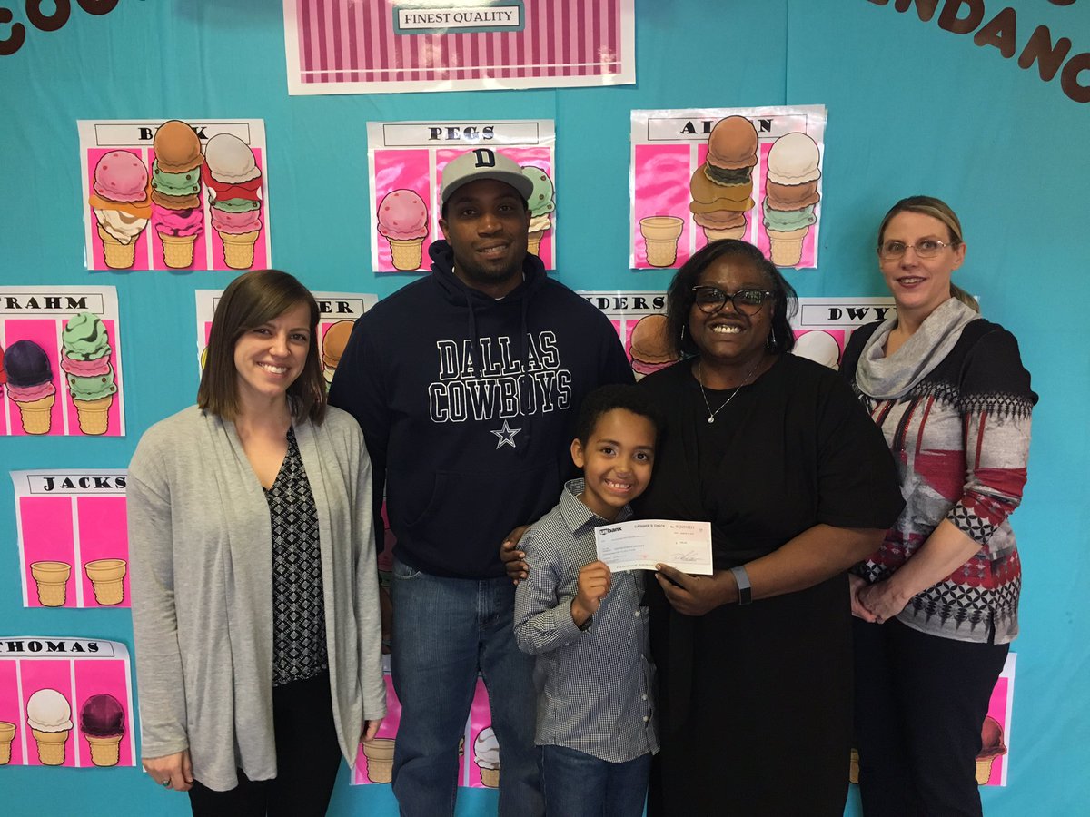 CenterSD's tweet photo. We would like to thank Center community member, Valarie Tucker, for donating to the Care for Center fund. The money helps students on so many levels. Her nephew attends Red Bridge Elementary. She stopped by to drop off the generous gift. Thank you! #CenterCommunity #ThankYou https://t.co/AJqiNsr2dx
