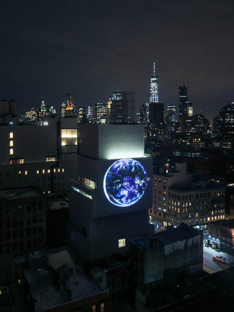 mymodernmet's tweet photo. Artist livestreams images of Earth from space in mesmerizing public art installation. https://t.co/YrkEOrvidV https://t.co/deCgMaDRXg