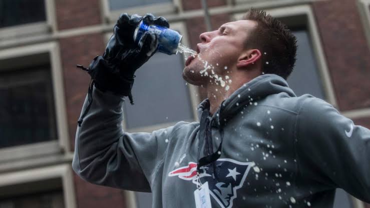 deividteixeira0's tweet photo. O mundo da @NFLBrasil fica com um vácuo gigante sem @RobGronkowski
#gronk @NacaoPatriotsBr @PatriotsZueira eu tô sem acreditar que ele ñ vai estar na próxima com a gente. 😓 #ThanksGronk https://t.co/YgwsQqwBEl