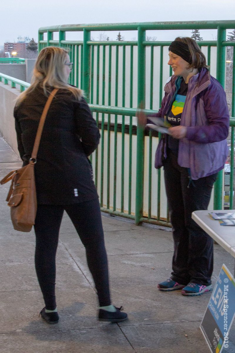 mskaralevis's tweet photo. We started the day early with "Koffee with Kara" at Franklin Train Station. Many people stopped to talk, grab a @Starbucks coffee and wish @mskaralevis well in the election. There was certainly plenty of concern about jobs, pipelines &amp; separation. #FiercelyAlbertan #AlbertaParty https://t.co/rbPUxHquK3