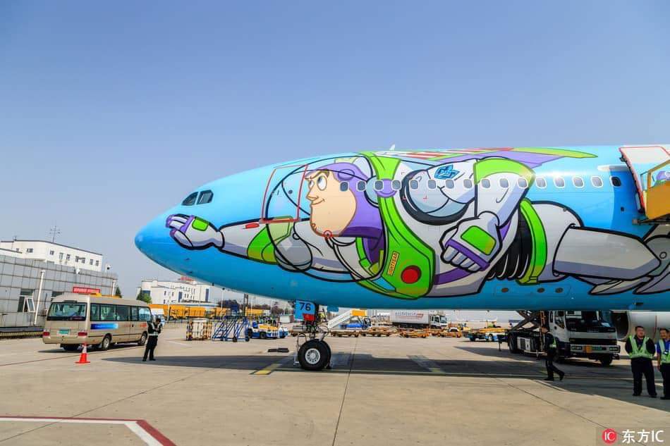 aletssoyyo's tweet photo. Necesito viajar en este avión temático de Toy Story SÍ O SÍ. https://t.co/94Os7ALxUA