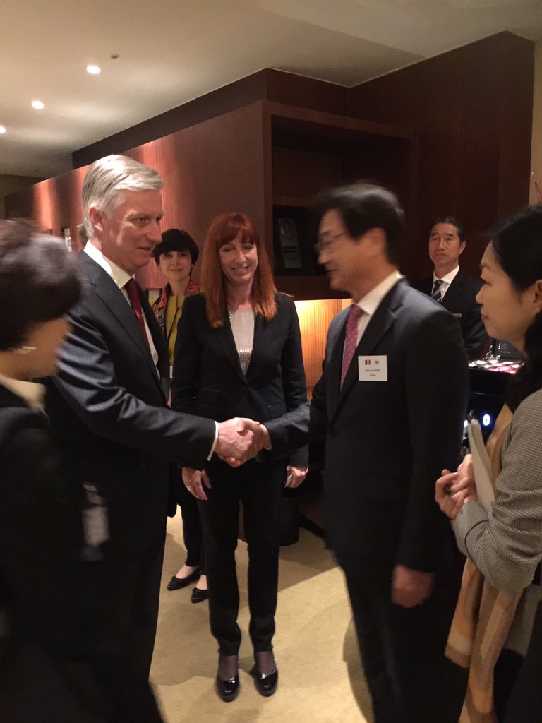 Les Life Sciences wallonnes se présentent à Sa Majesté le Roi Philippe : @MaSTherCell <a href="/OncoDNA/">OncoDNA</a> <a href="/pdc_line/">PDC*line Pharma</a> #BELKOR2019 <a href="/PDELCOMMINETTE/">PascaleDELCOMMINETTE</a> <a href="/AWEX_Asia/">AWEX Asia-Pacific</a> <a href="/AWEX_Belgium/">Wallonia Export & Investment Agency</a> <a href="/WBI_tweet/">WBI</a> <a href="/KempeneersM/">Michel KEMPENEERS</a>